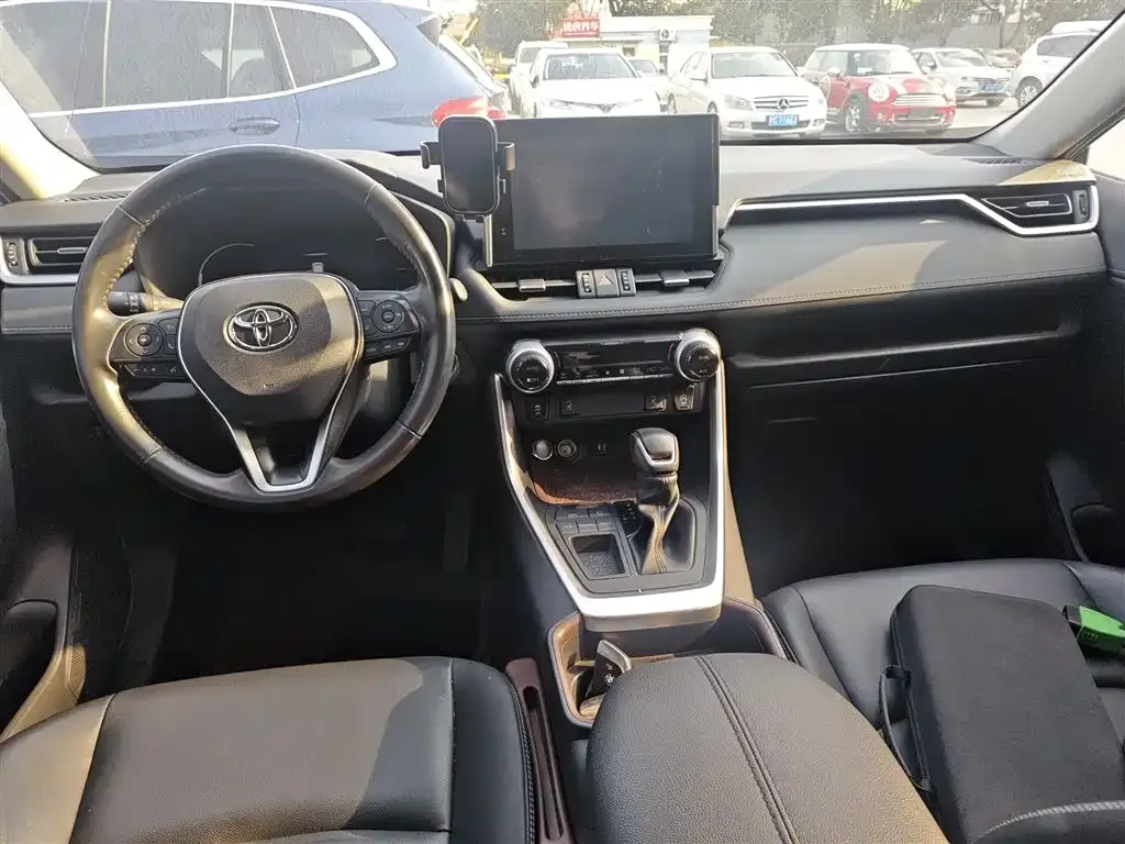 Toyota RAV4 — фото 9