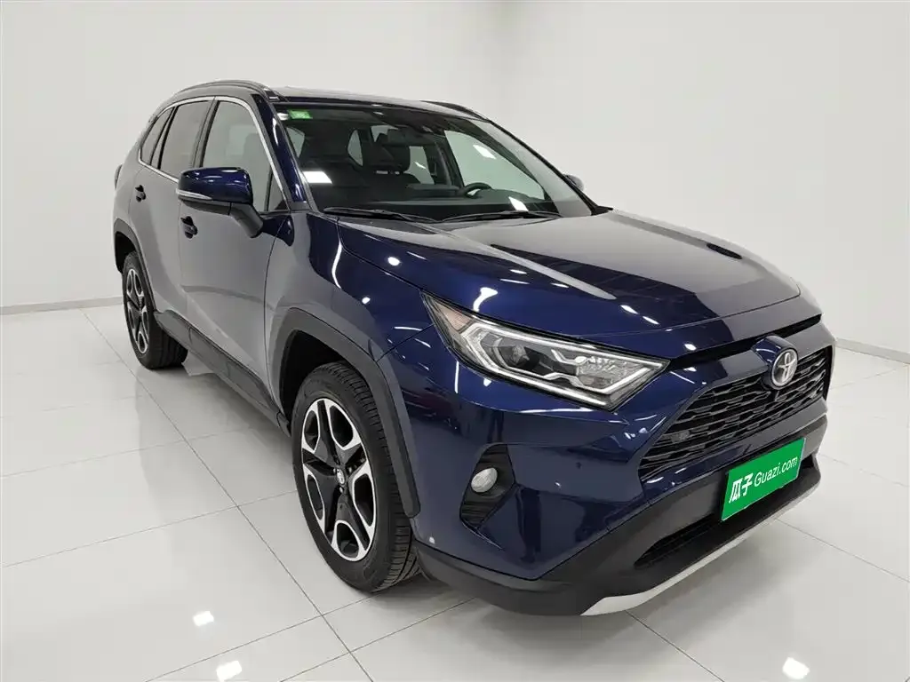 Toyota RAV4 — фото 5