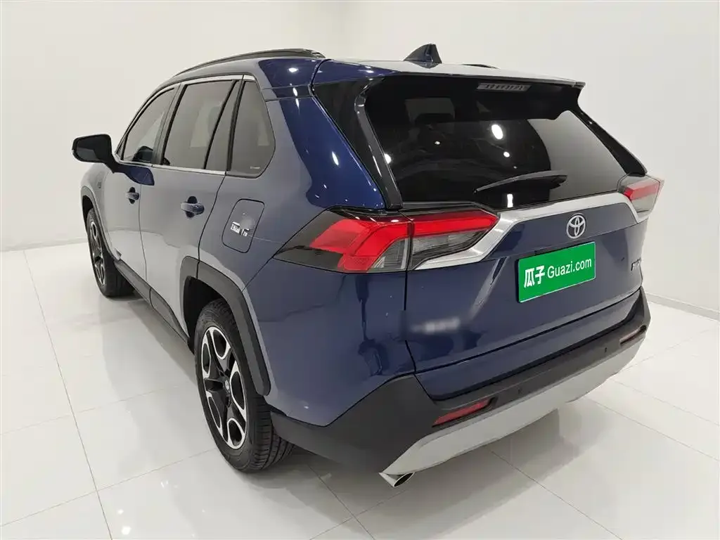 Toyota RAV4 — фото 2