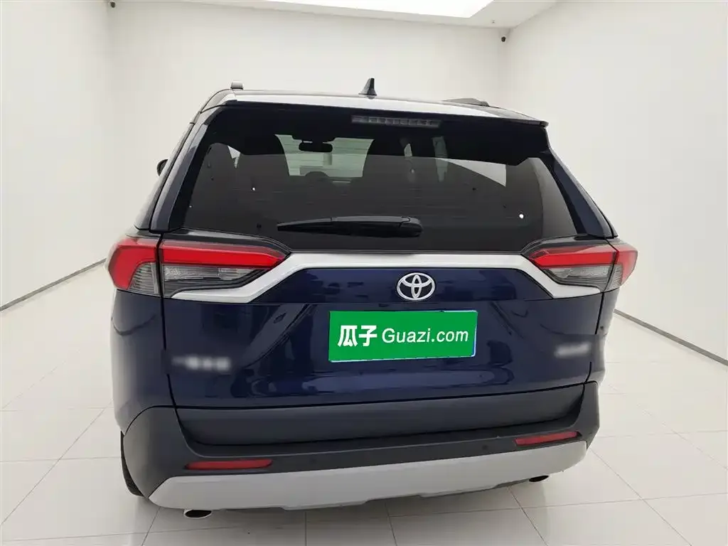 Toyota RAV4 — фото 4