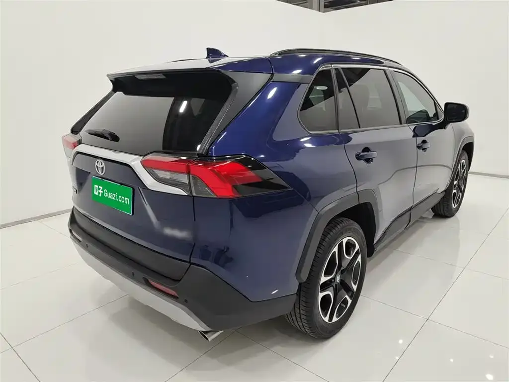 Toyota RAV4 — фото 3