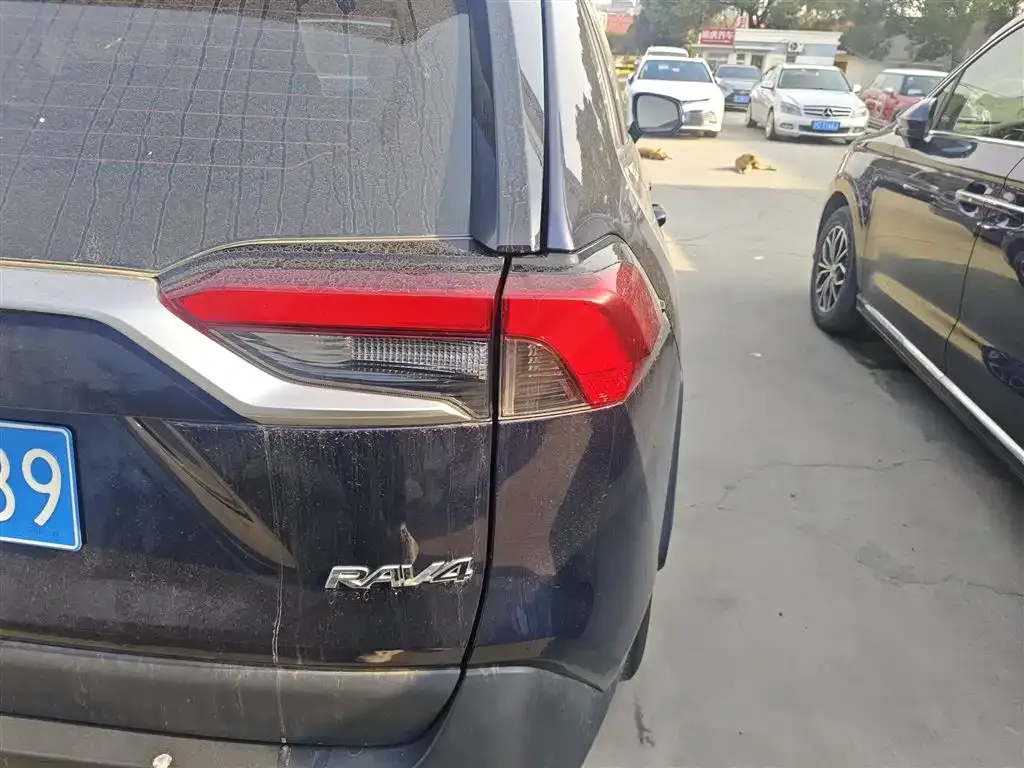Toyota RAV4 — фото 8