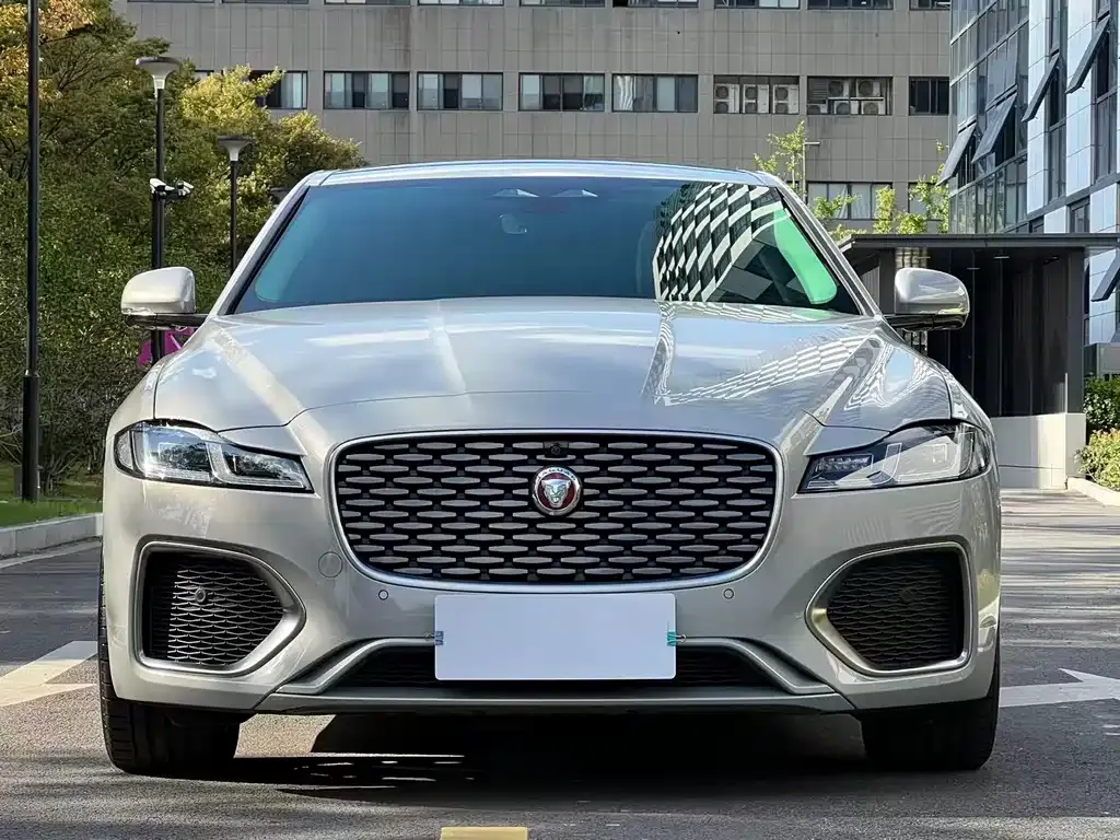 Jaguar XFL — фото 1