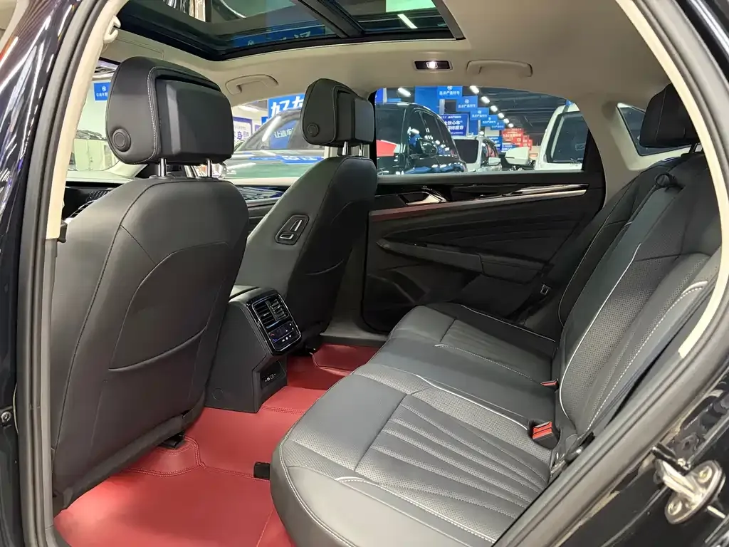 Volkswagen Passat — фото 8