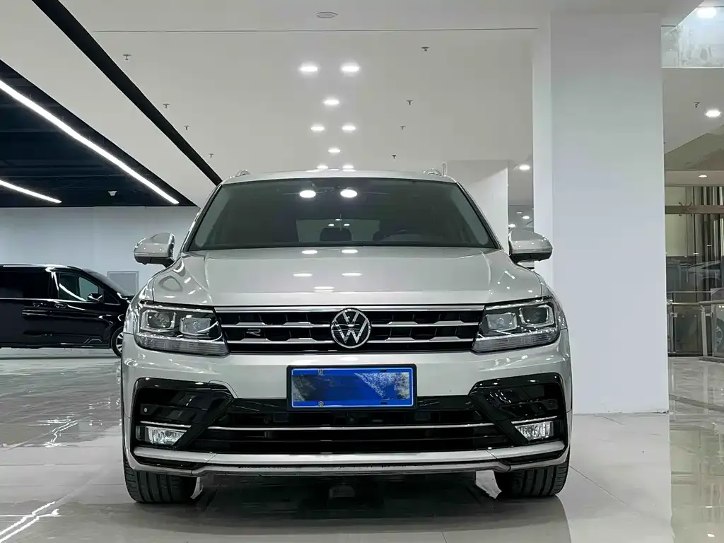 Volkswagen Tiguan L — фото 3