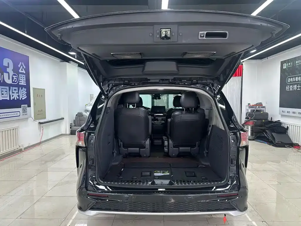 Toyota Sienna — фото 5