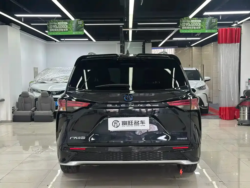 Toyota Sienna — фото 4