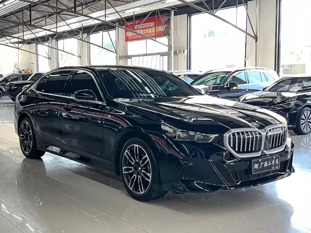 BMW 5 Series — фото 10