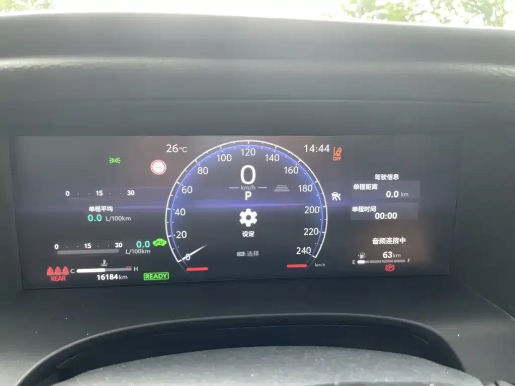 Toyota Camry — фото 2