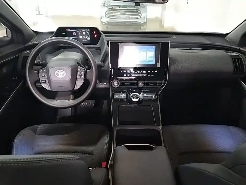Toyota bZ4X 2024 из CN, фото 9