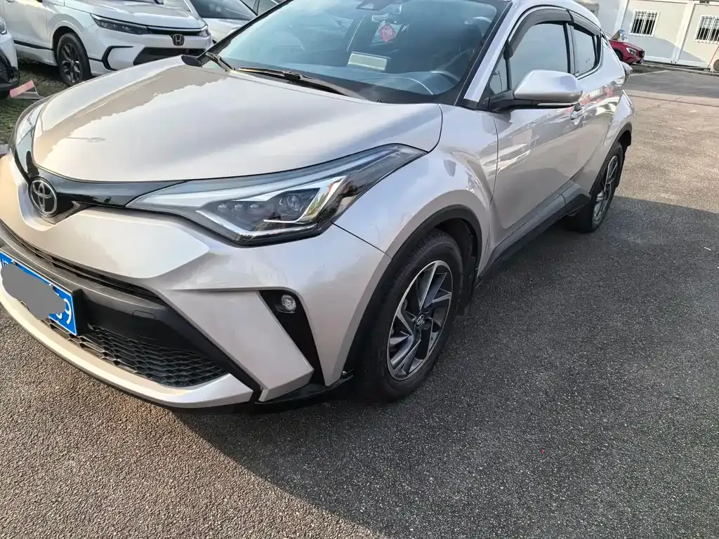Toyota C-HR — фото 1