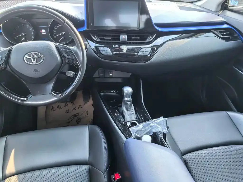 Toyota C-HR — фото 2