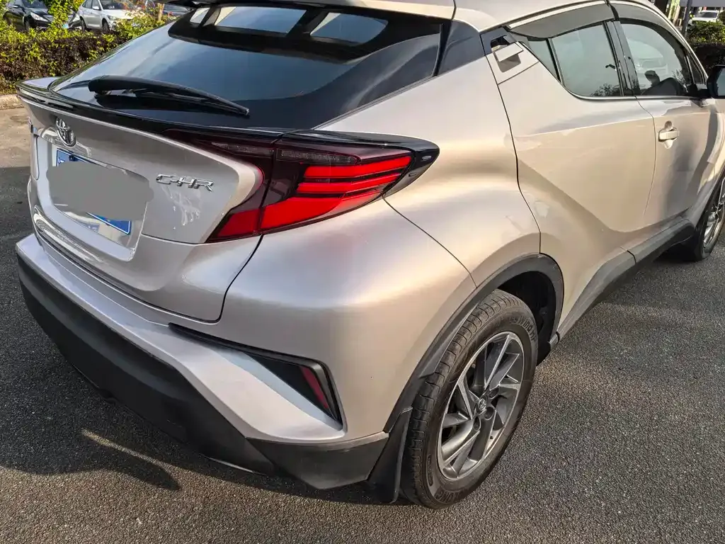 Toyota C-HR — фото 9