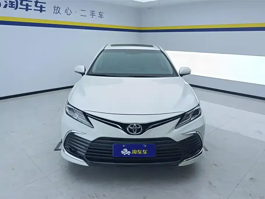 Toyota Camry — фото 5