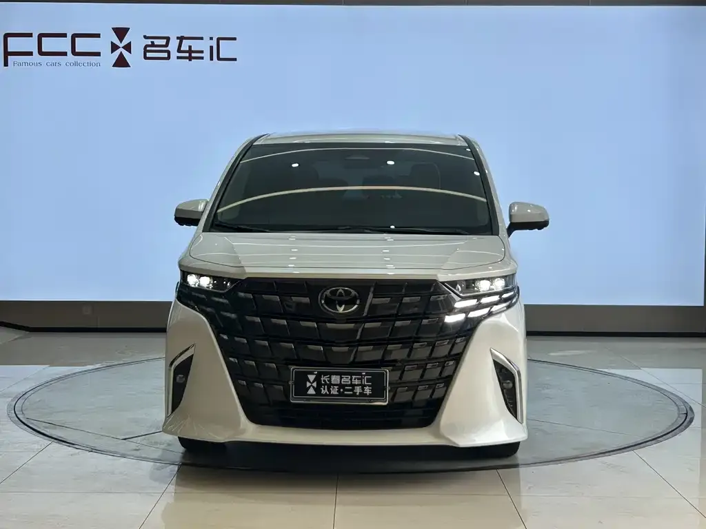 Toyota Alphard — фото 3