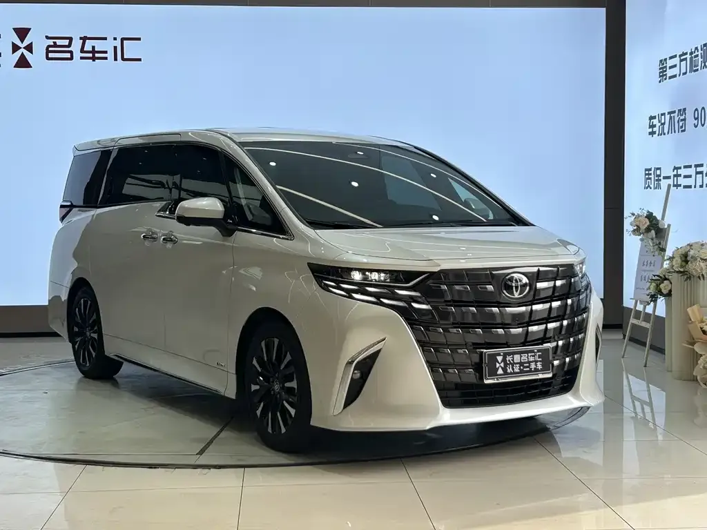 Toyota Alphard — фото 8