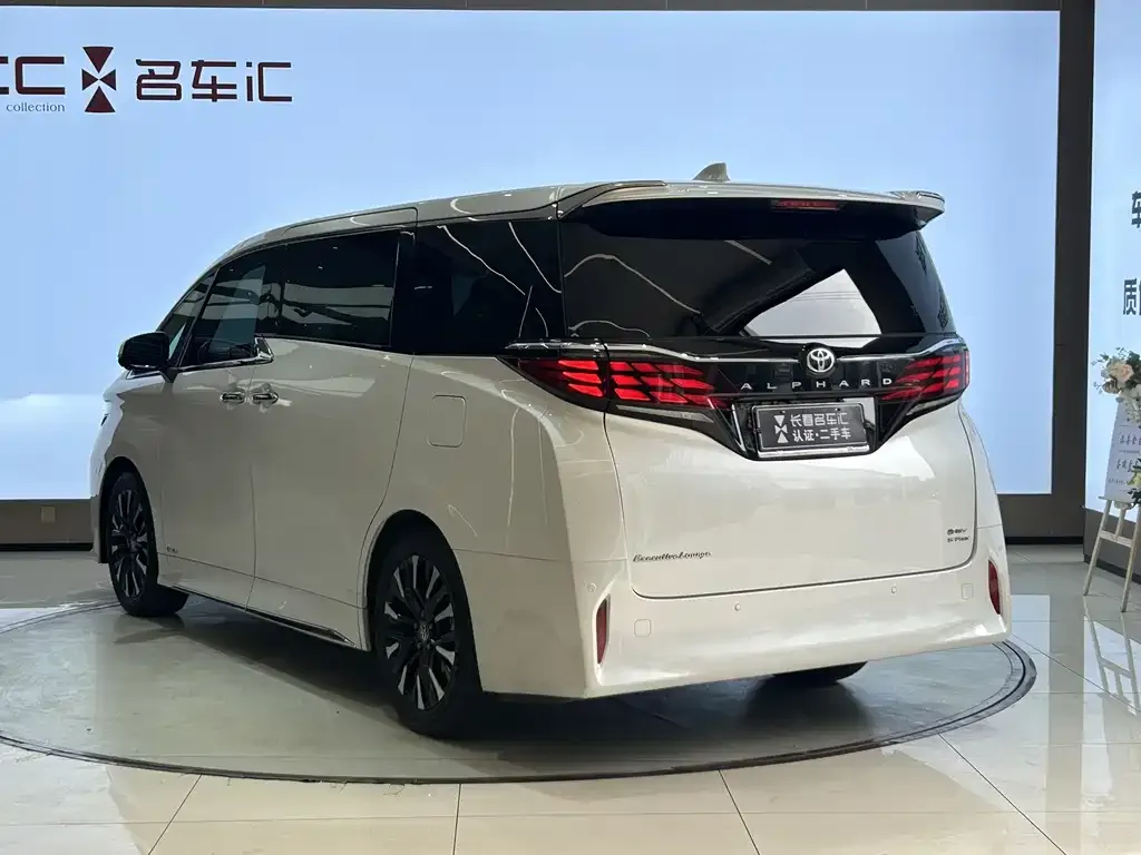 Toyota Alphard — фото 6