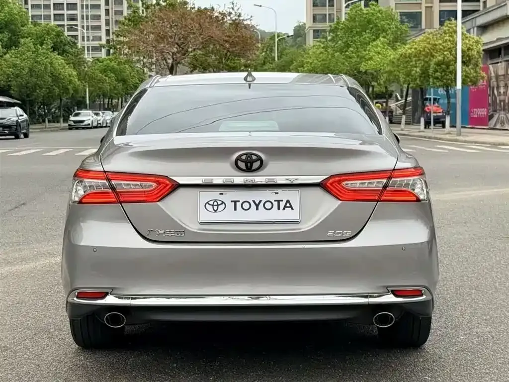 Toyota Camry — фото 6