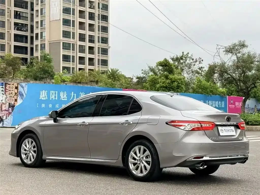 Toyota Camry — фото 7