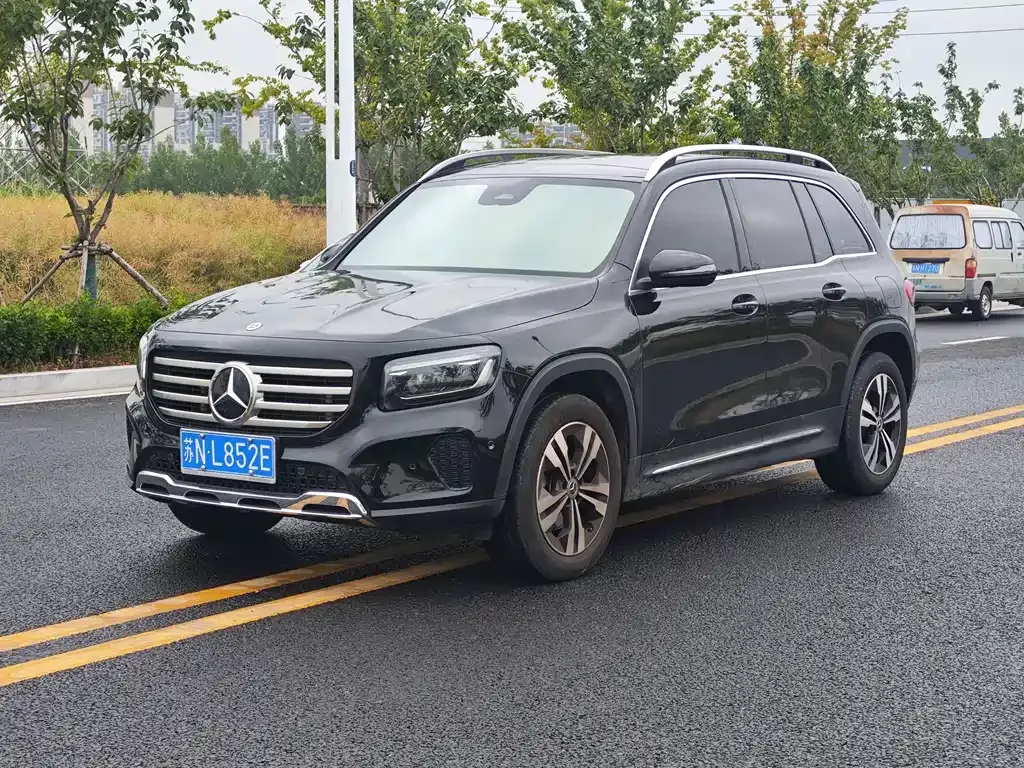 Mercedes-Benz GLB — фото 1