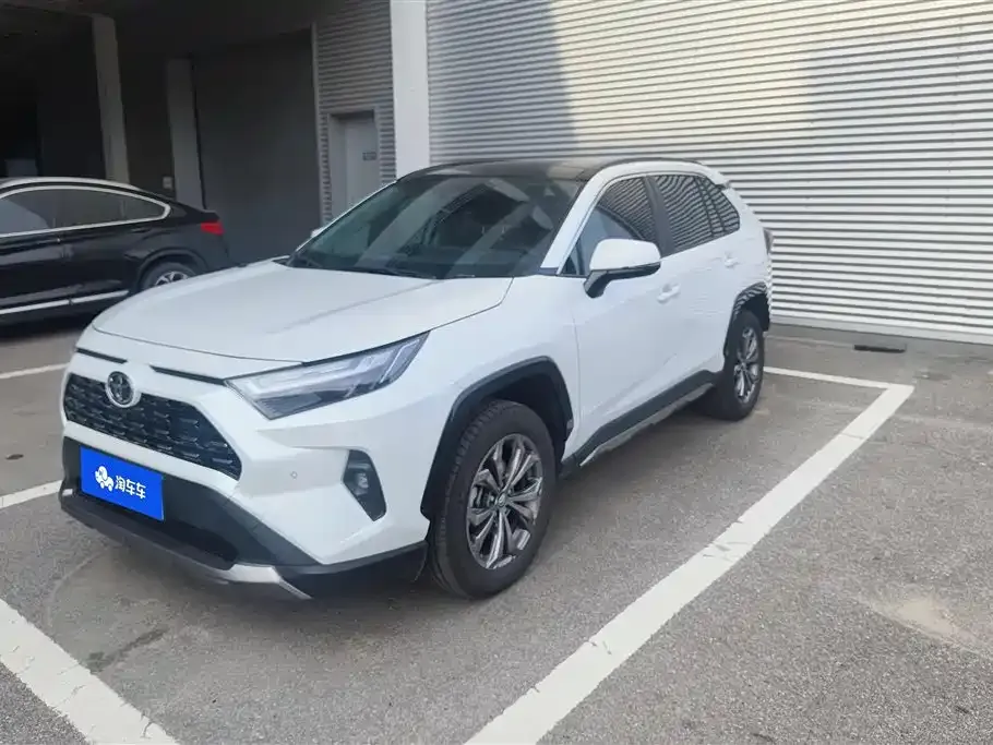 Toyota RAV4 — фото 1