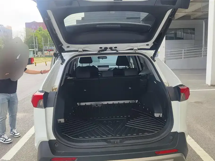 Toyota RAV4 — фото 6