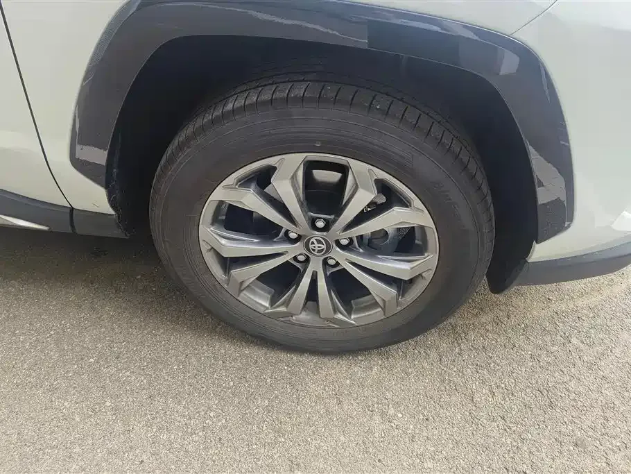 Toyota RAV4 — фото 10