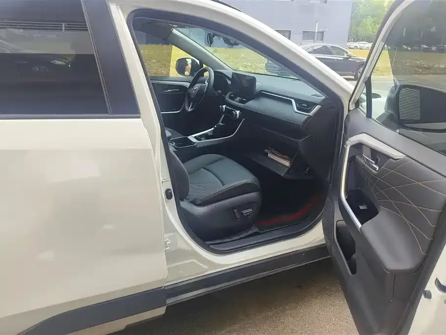 Toyota RAV4 — фото 2