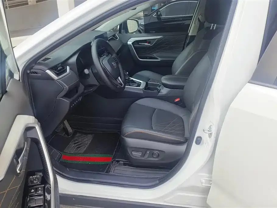Toyota RAV4 — фото 3