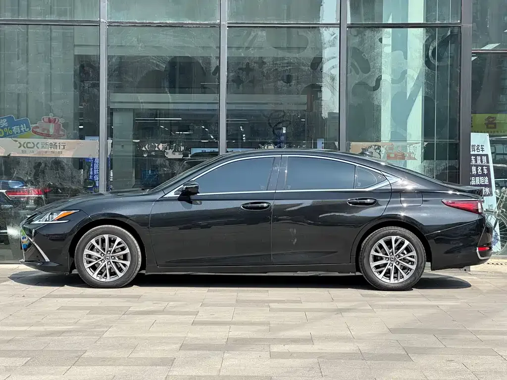 Lexus ES — фото 10
