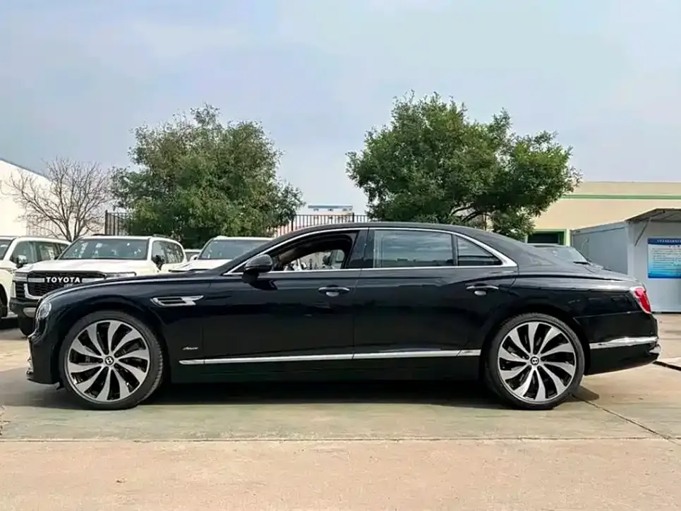 Bentley Flying Spur — фото 2