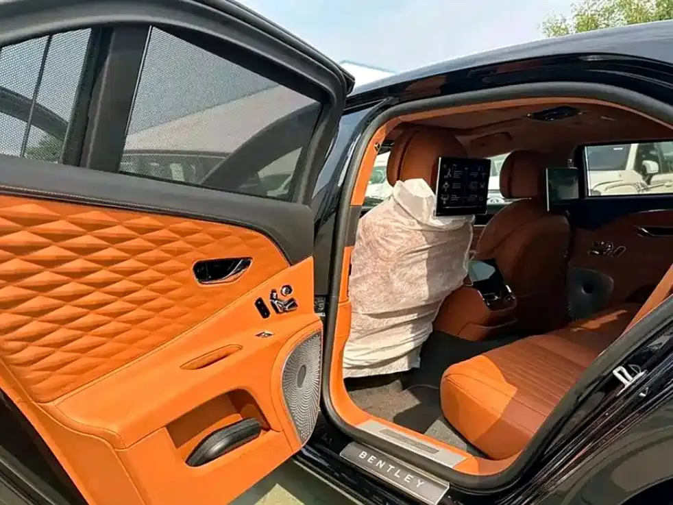Bentley Flying Spur — фото 4