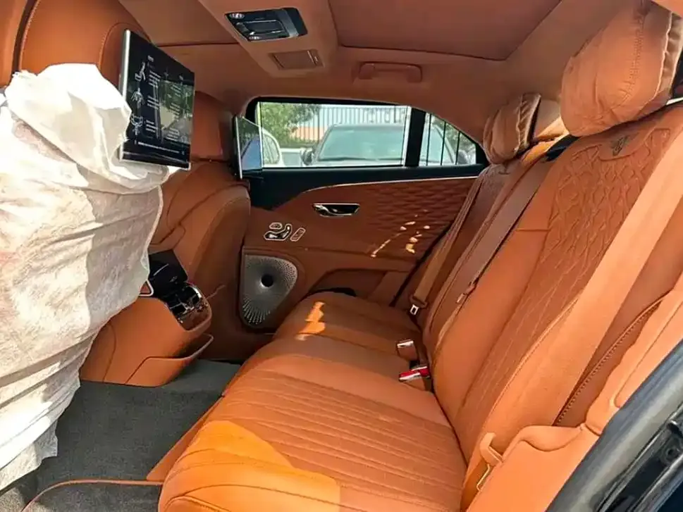 Bentley Flying Spur — фото 6