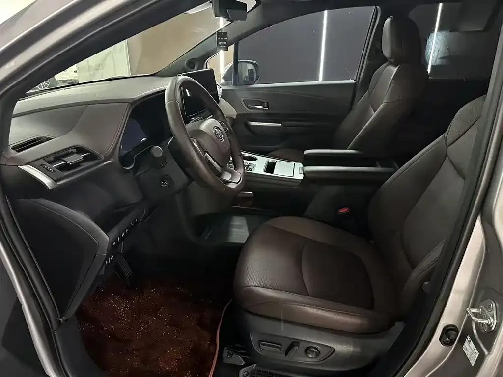 Toyota Granvia — фото 5