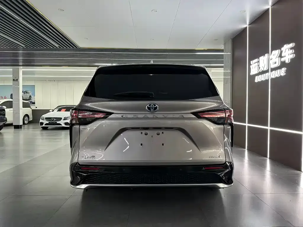 Toyota Granvia — фото 7