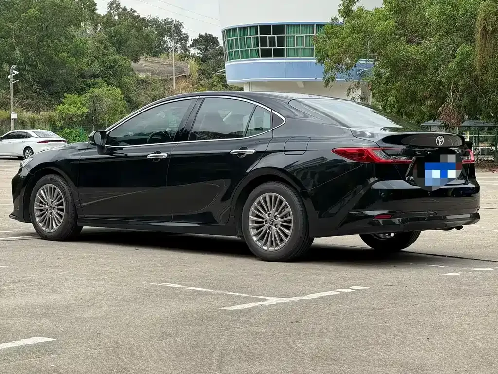 Toyota Camry — фото 9