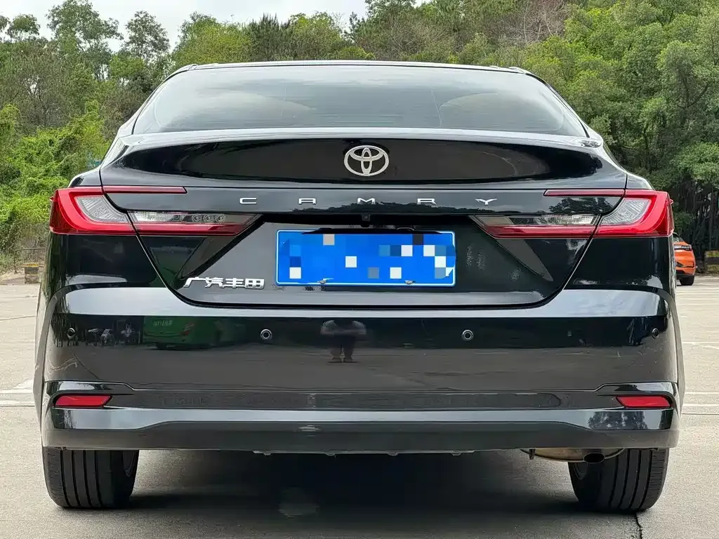 Toyota Camry — фото 5
