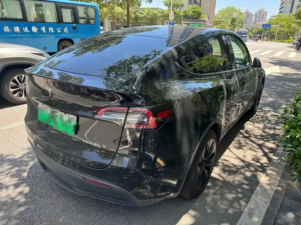Tesla Model Y — фото 7