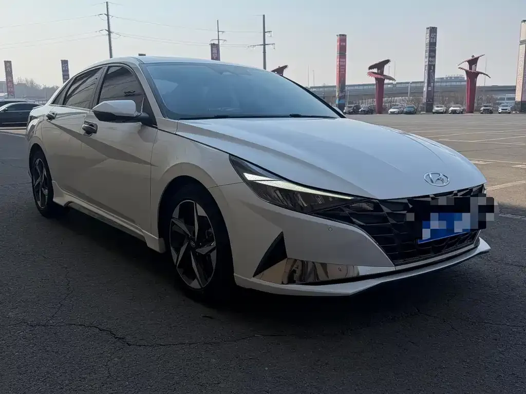 Hyundai Elantra — фото 3