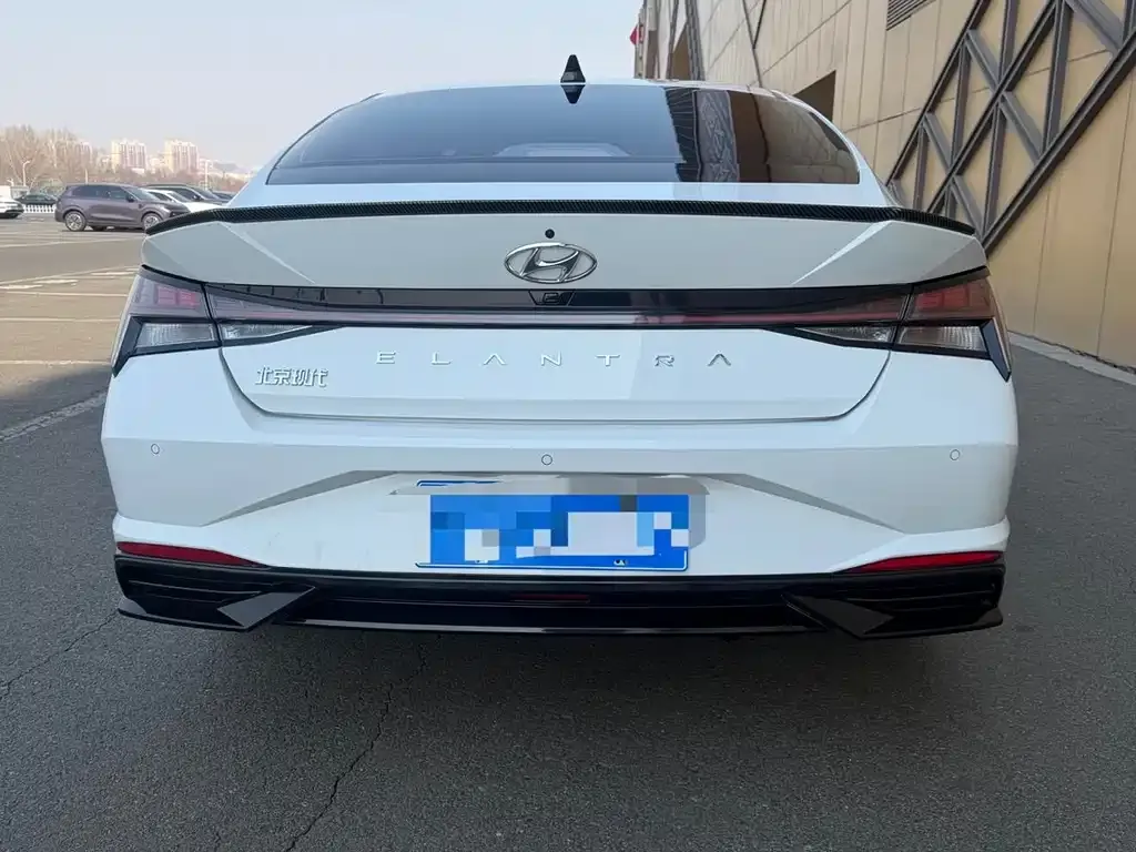 Hyundai Elantra — фото 10
