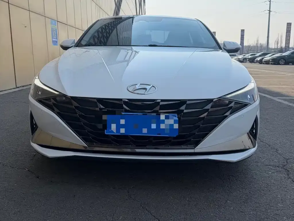 Hyundai Elantra — фото 6