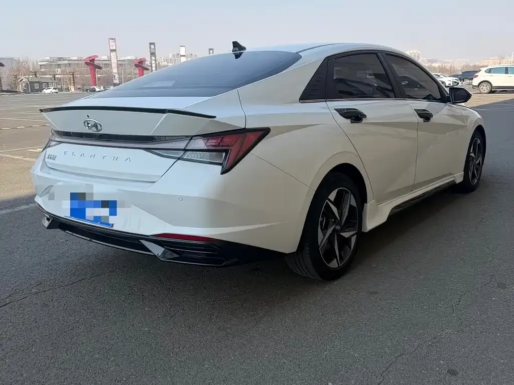 Hyundai Elantra — фото 7