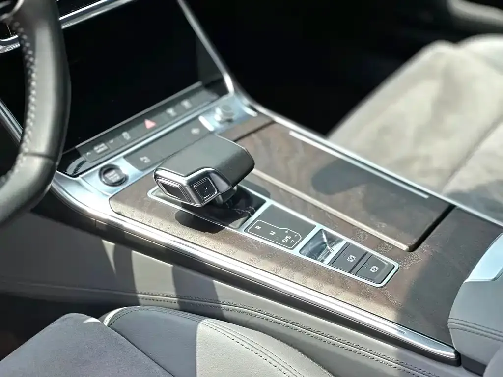 Audi A6L — фото 2