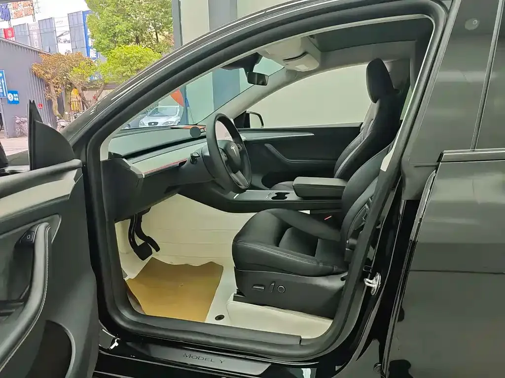 Tesla Model Y — фото 7