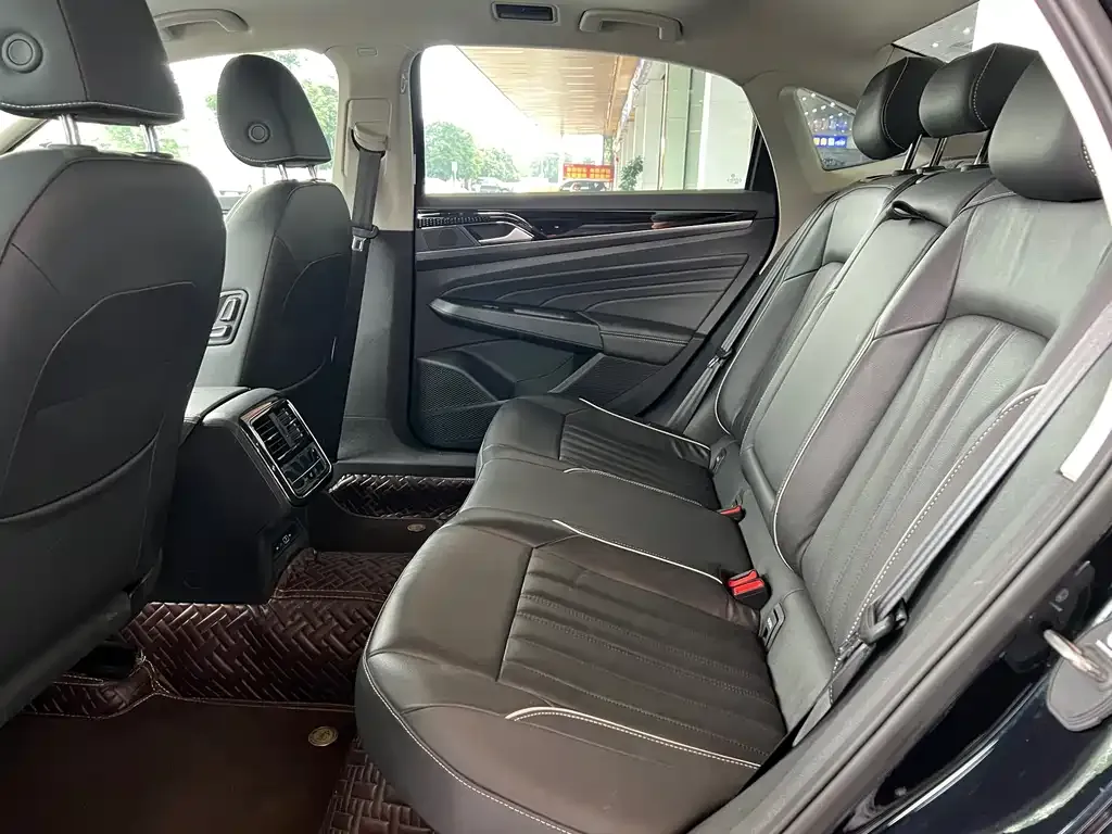 Volkswagen Passat — фото 10