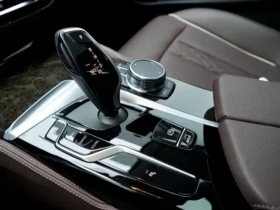 BMW 5 Series — фото 10