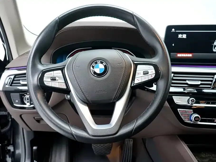 BMW 5 Series — фото 9