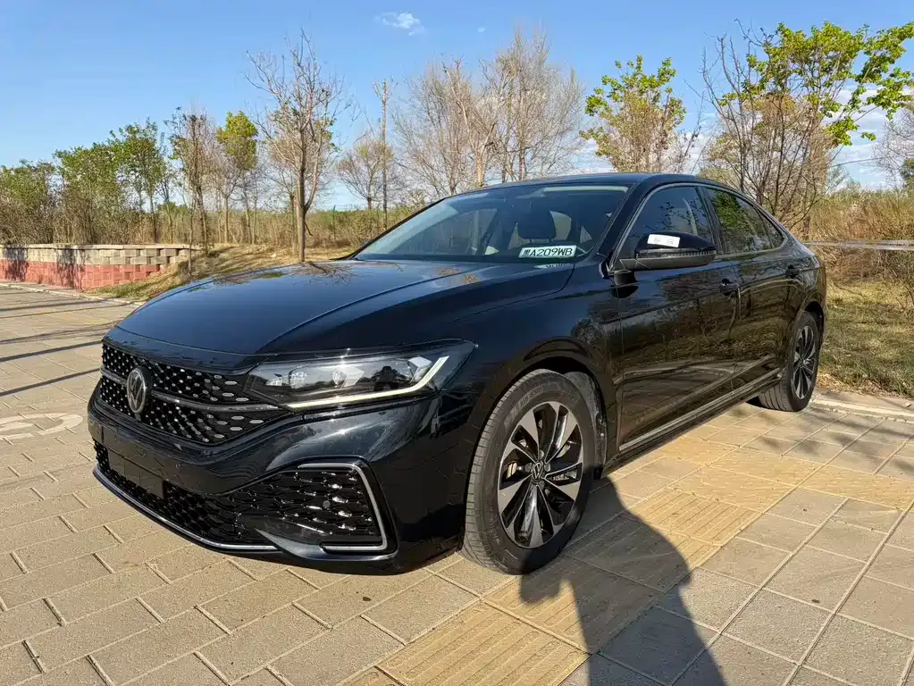 Volkswagen Passat — фото 1