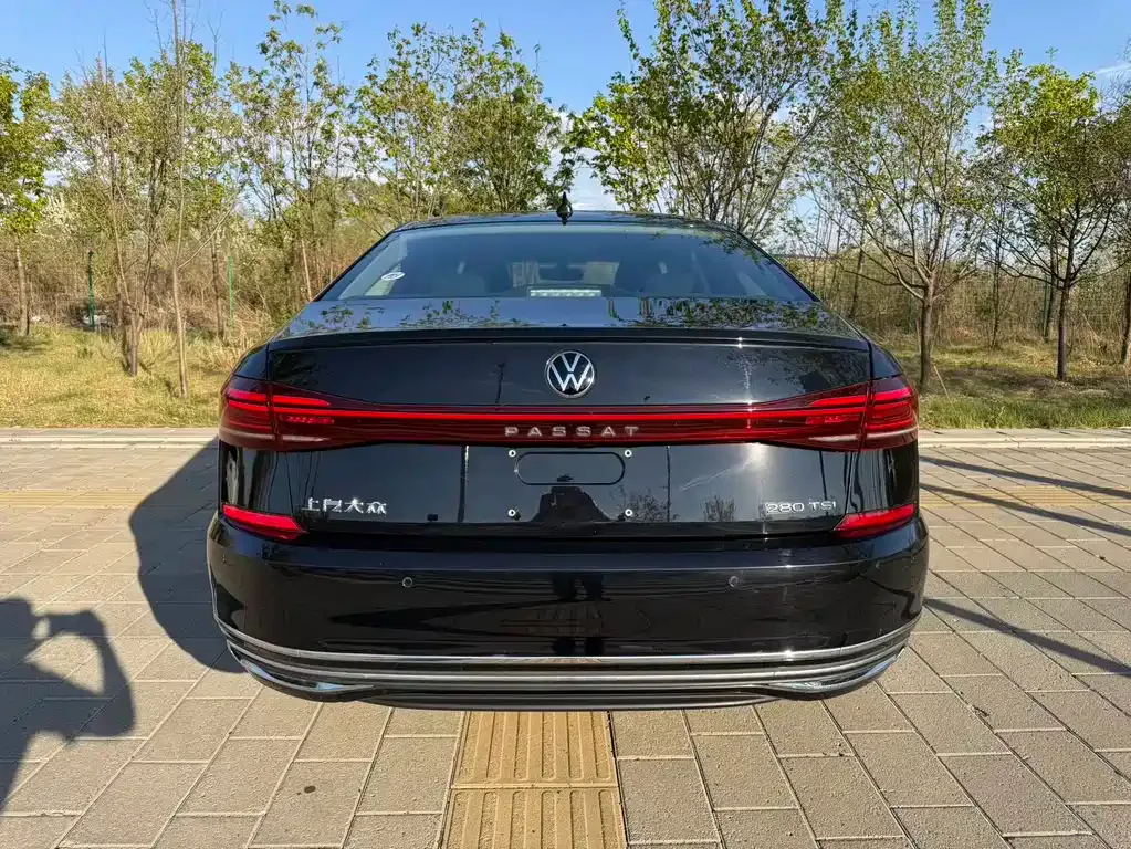 Volkswagen Passat — фото 10
