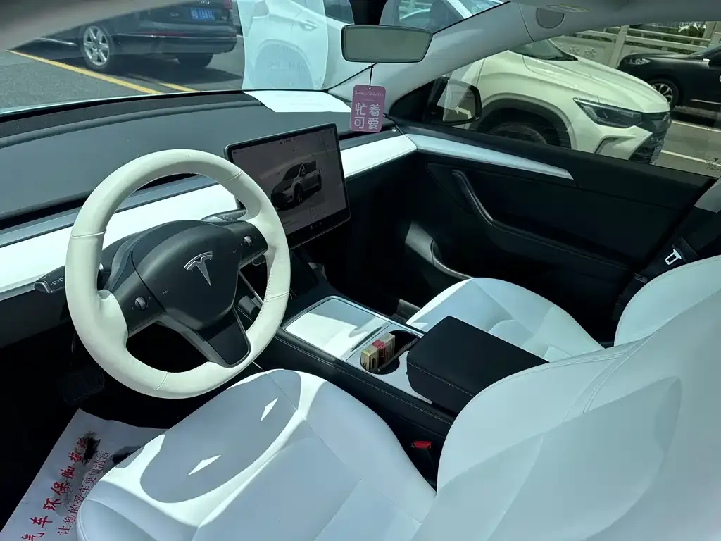 Tesla Model Y — фото 2